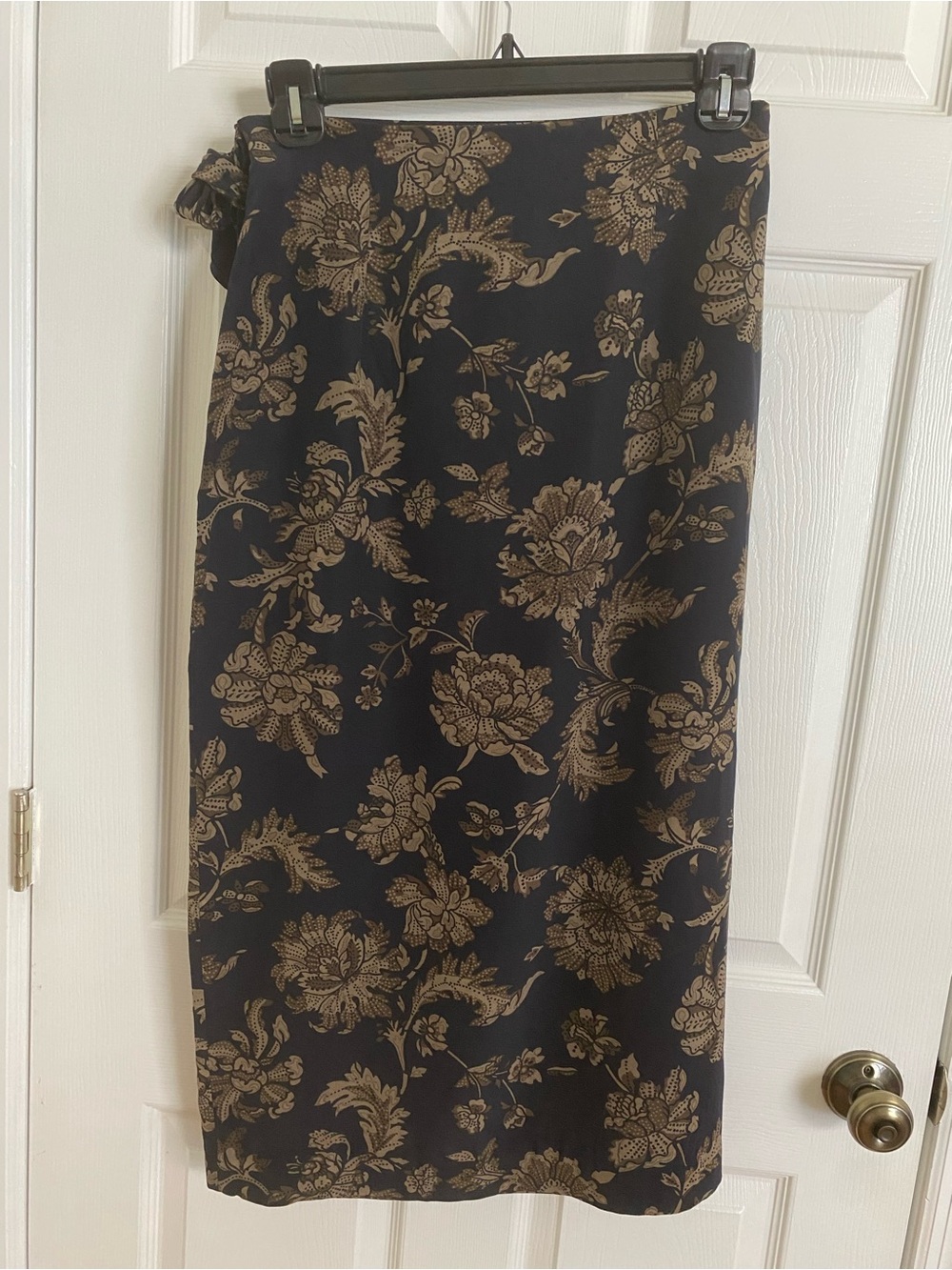 Vintage Jones New York Navy Floral 100% Silk Midi Skirt - Picture 4 of 5